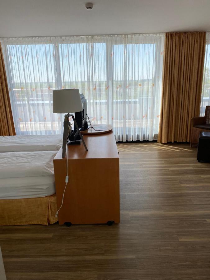 Nordseehotel Benser Hof Garni Am Hafen Bensersiel Exterior foto