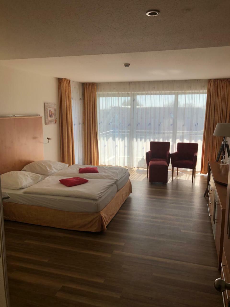 Nordseehotel Benser Hof Am Hafen Bensersiel Exterior foto